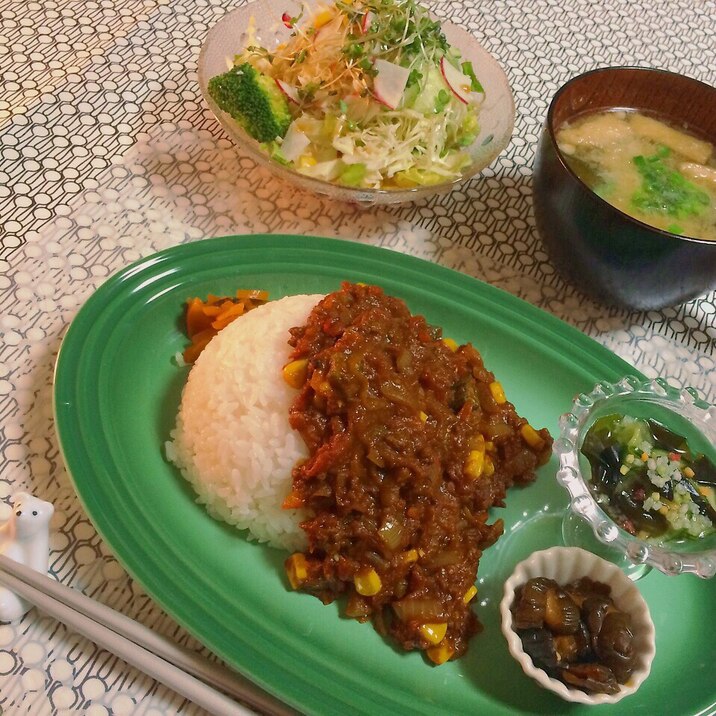 ココナッツオイルとスパイスたっぷりキーマカレー